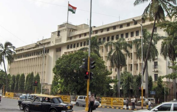 आमदार, खासदारांचा मान राखण्याचा सरकारी अधिकारी व कर्मचाऱ्यांना सूचना