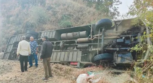 ताम्हिणी घाटात बस अपघातात २७ जण जखमी