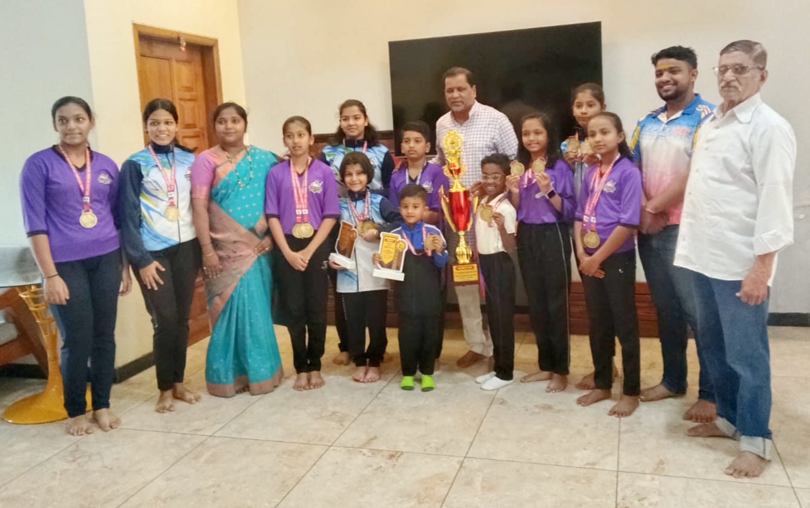 प्रशिक्षक प्रियांका गुंजाळ यांच्या मार्गदर्शनाखाली राष्ट्रीय लाठी व राष्ट्रीय दांडपट्टा स्पर्धेत अलिबागच्या स्पर्धकांचे यश