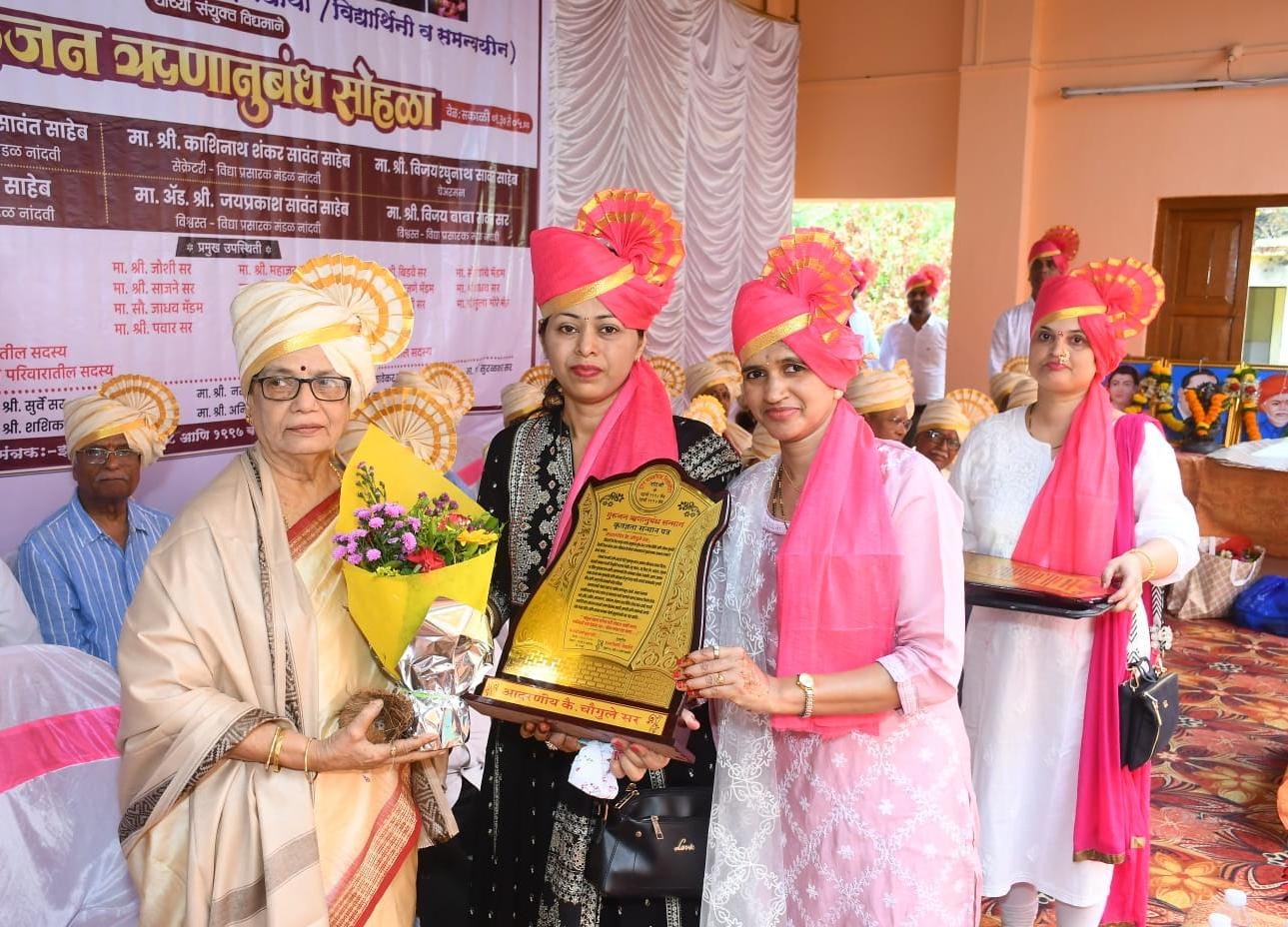 तब्‍बल 2८ वर्षांनंतर भरली आठवणींची शाळा