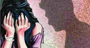 शिक्षकाने केला ६ विद्यार्थिनींचा विनयभंग
