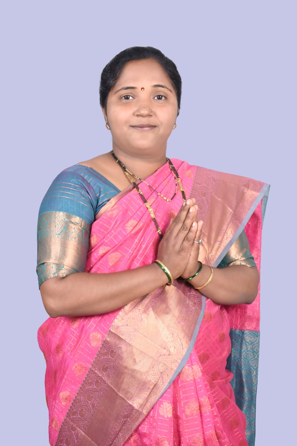 मुली, महिलांना स्व-रक्षणक्षम बनविण्याचा ध्यास घेतलेल्या  प्रियांका गुंजाळ 