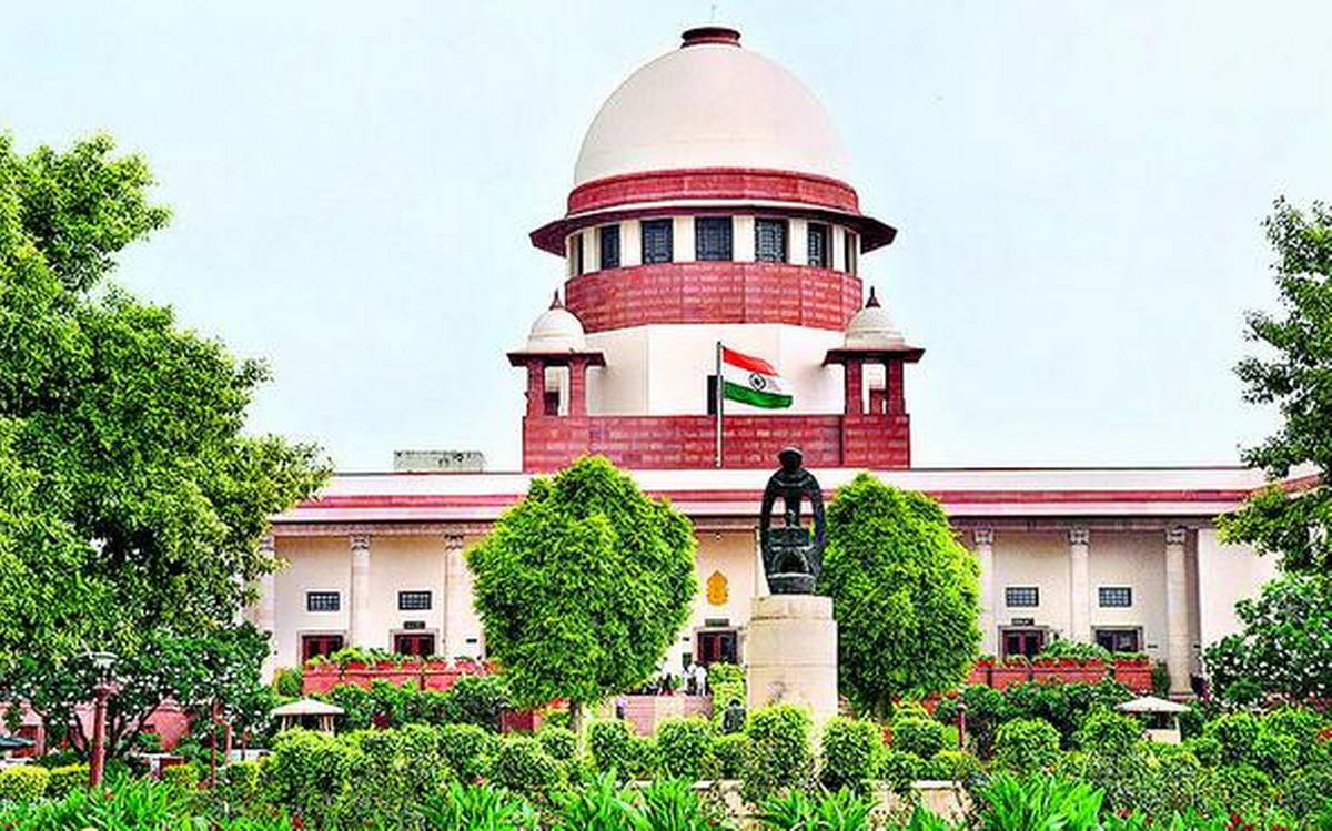 कामाच्या ठिकाणी वरिष्ठ अधिकारीं ओरडणे हा गुन्हा ठरू शकतो का?  सर्वोच्च न्यायालयाचा महत्त्वपूर्ण निर्णय