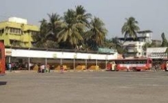 अलिबाग बस आगारात मनोरुग्णाचा उच्छाद